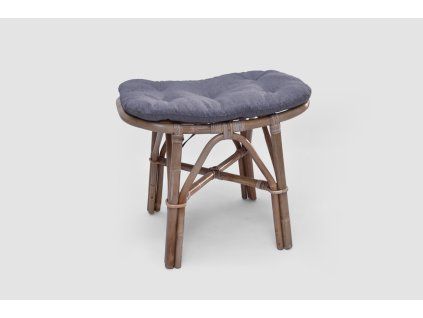 Ovaler Rattanhocker mit grauem Kissen