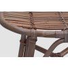 Ovaler Rattanhocker mit grauem Kissen